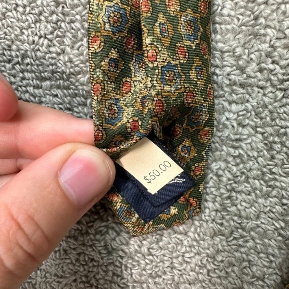 Burberrys of London Mens Silk Tie Olive Green Geometric Medallion Vintage USA